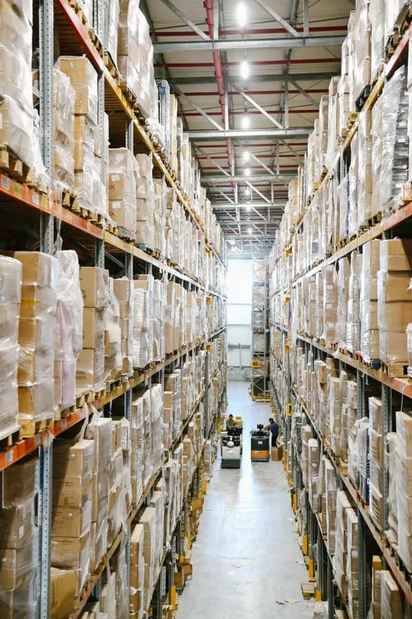 Illustration: warehouse shelves with parcels, representing retail fulfilment
